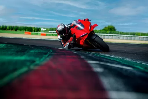 ducati-aug24-newpanigalev4-gallery7.jpg